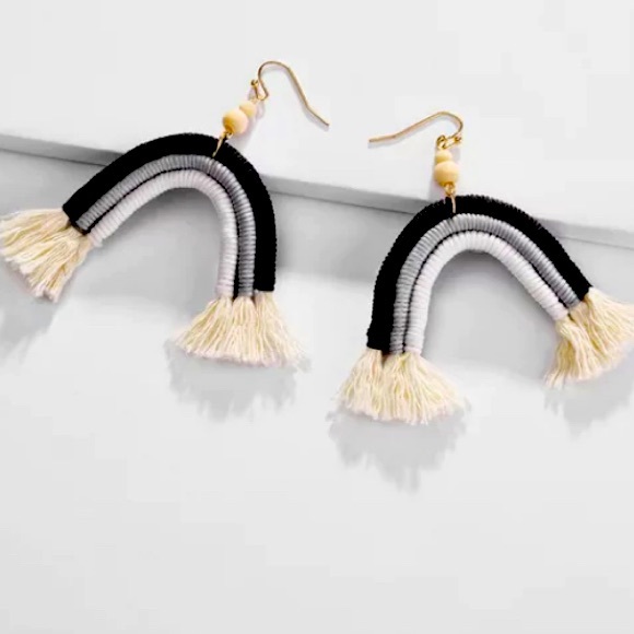 Earrings - Picture 1 of 1